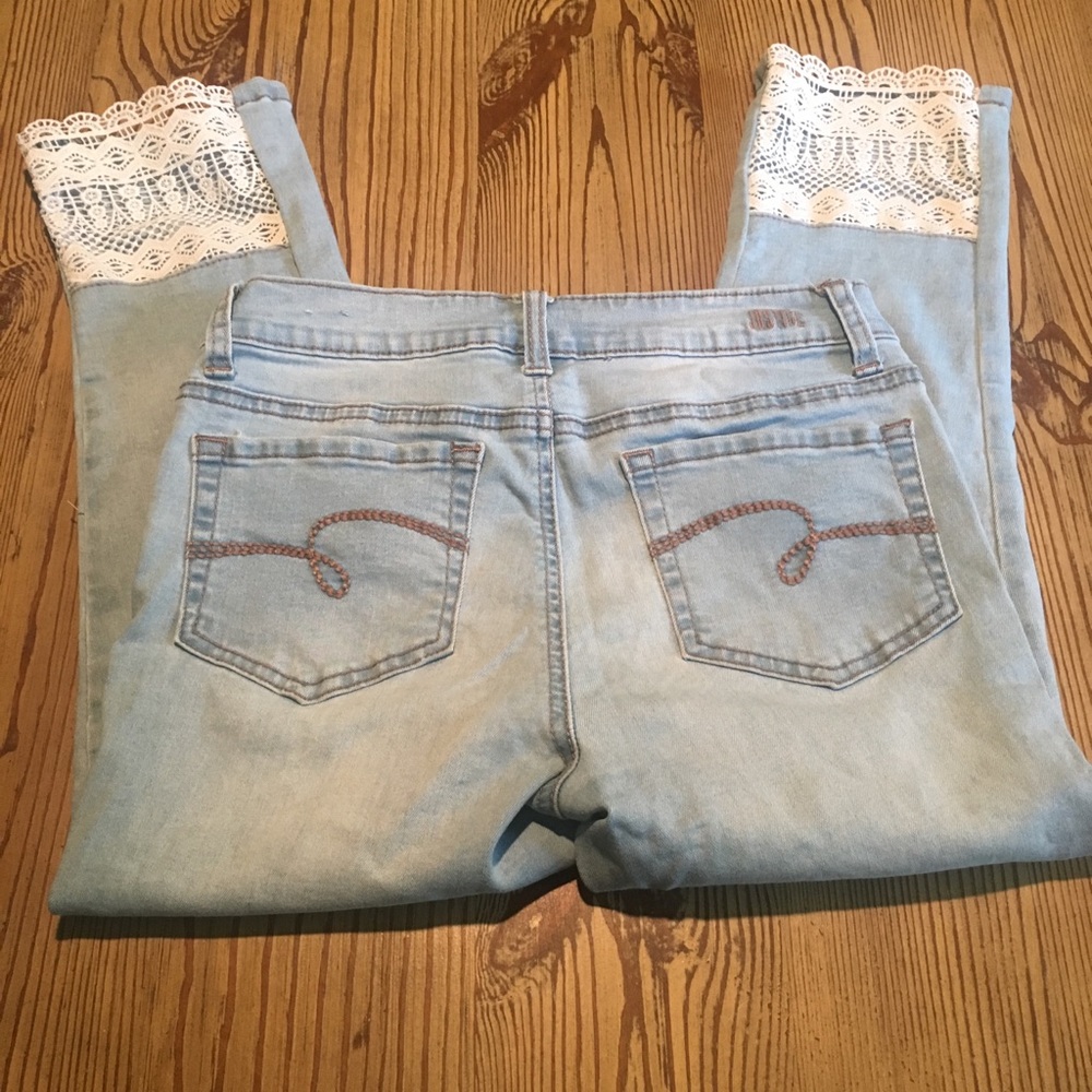 Girls 14, EUC Skinny Capri, lace/distressed